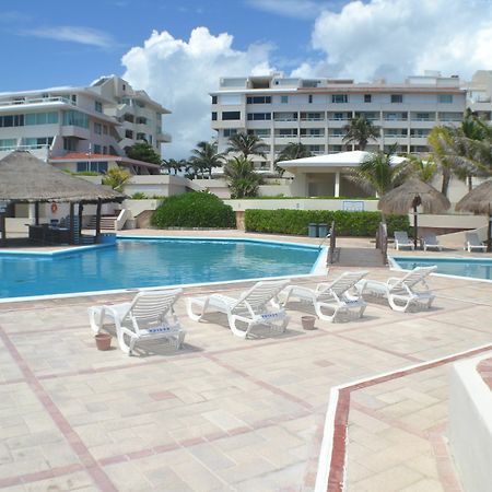 Brisas 10 Beachside Suites Cancún Exterior foto
