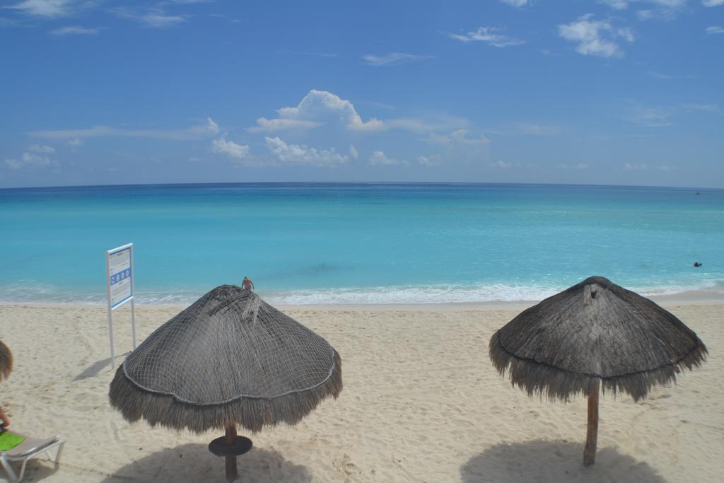 Brisas 10 Beachside Suites Cancún Exterior foto