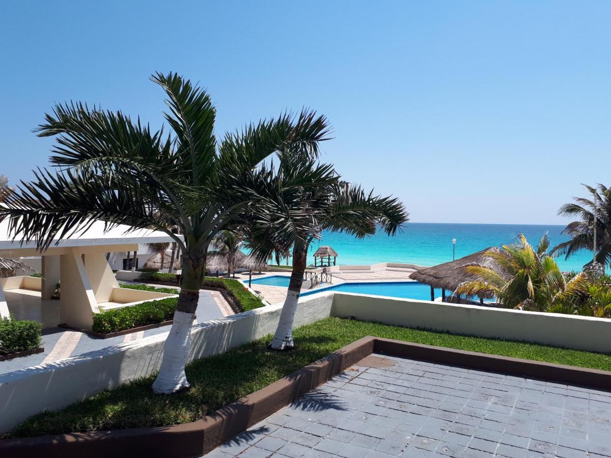 Brisas 10 Beachside Suites Cancún Exterior foto